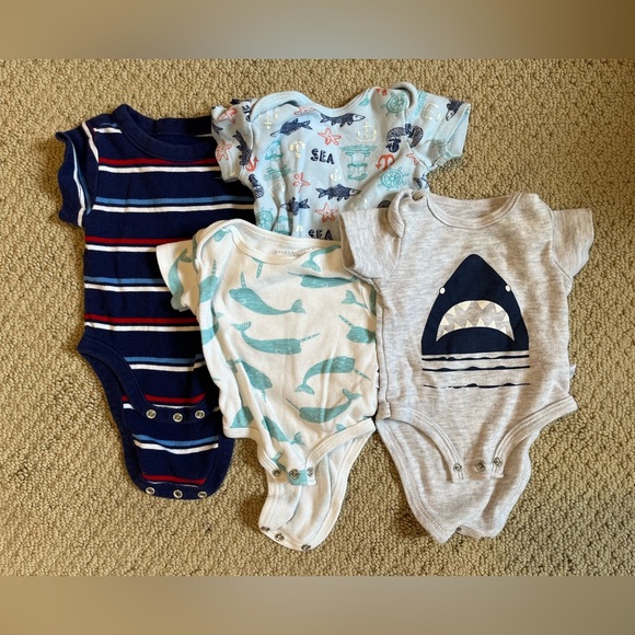 Size 0-3 shirts - Picture 2 of 2